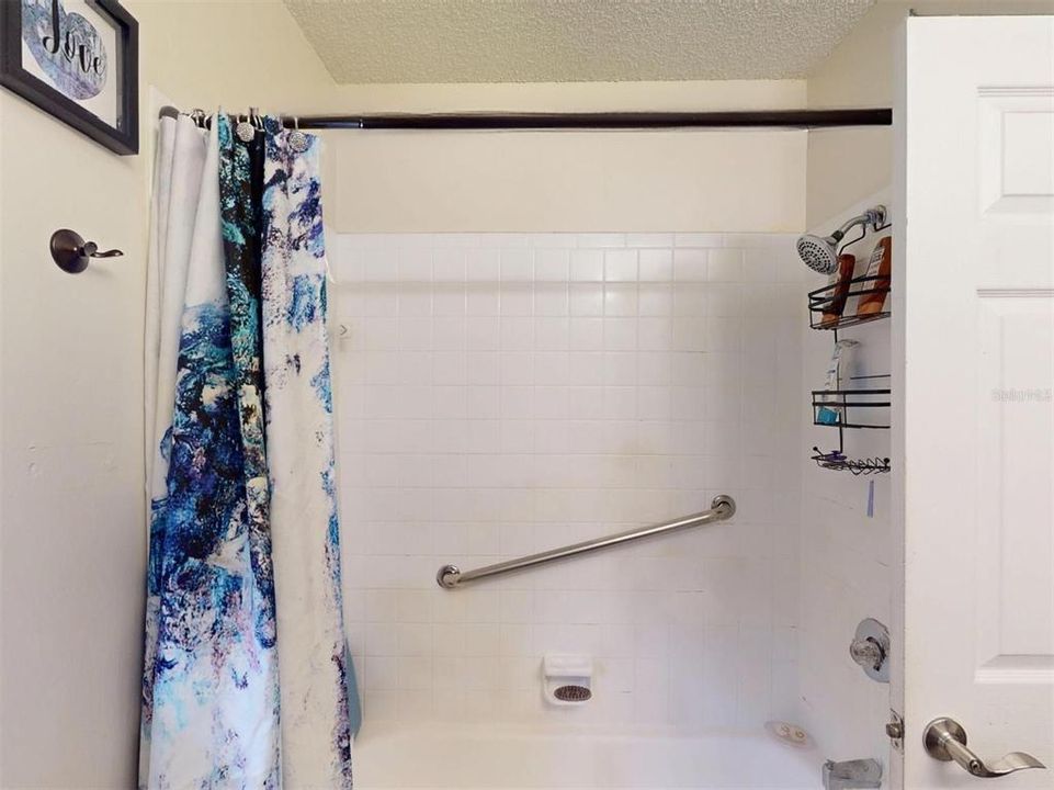 Activo con contrato: $214,900 (3 camas, 2 baños, 1282 Pies cuadrados)