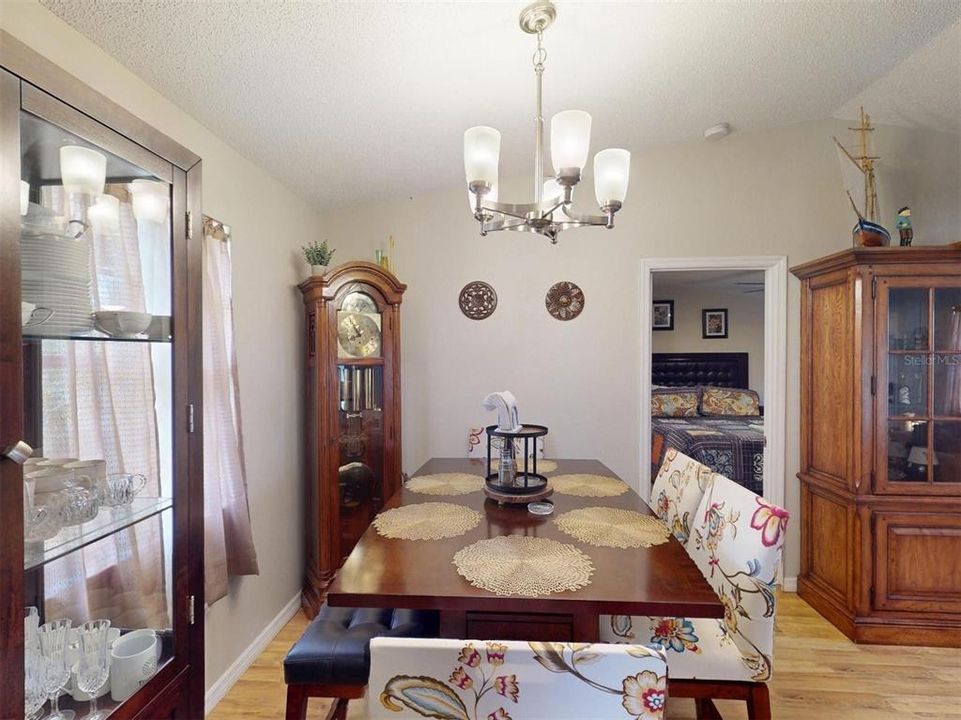 Activo con contrato: $214,900 (3 camas, 2 baños, 1282 Pies cuadrados)