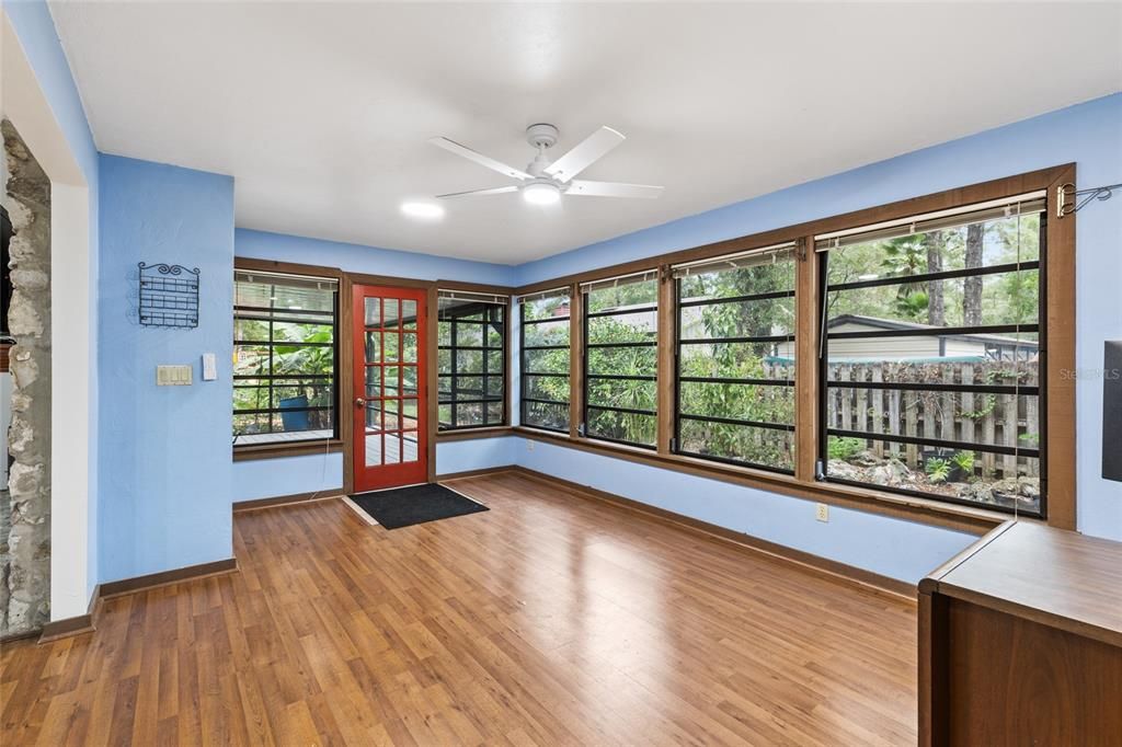 Active With Contract: $299,900 (3 beds, 2 baths, 1666 Square Feet)