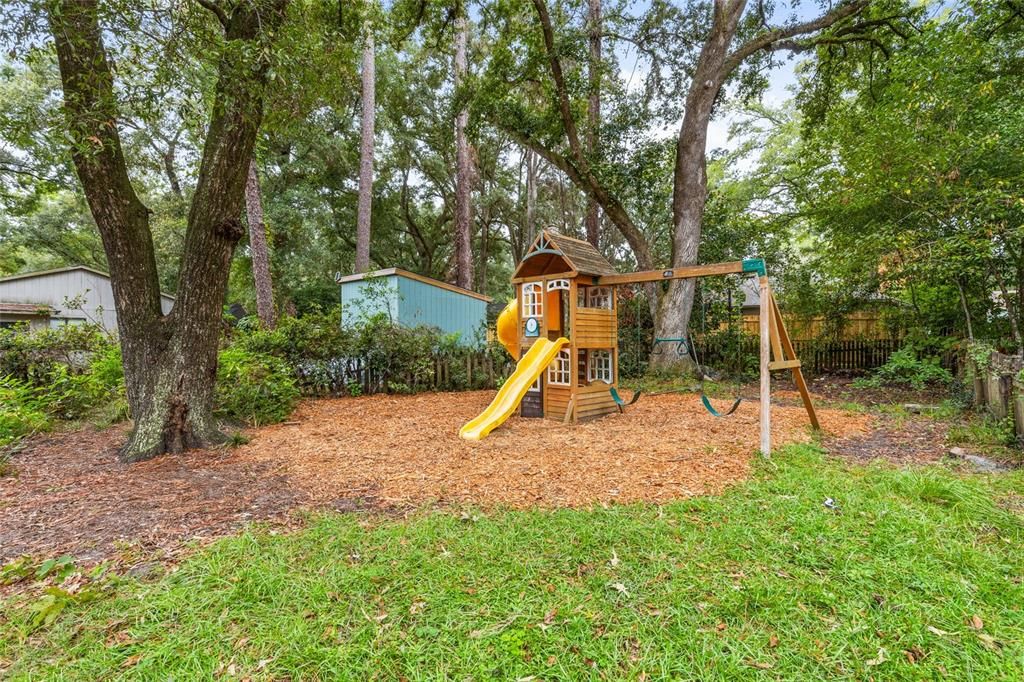 Active With Contract: $299,900 (3 beds, 2 baths, 1666 Square Feet)