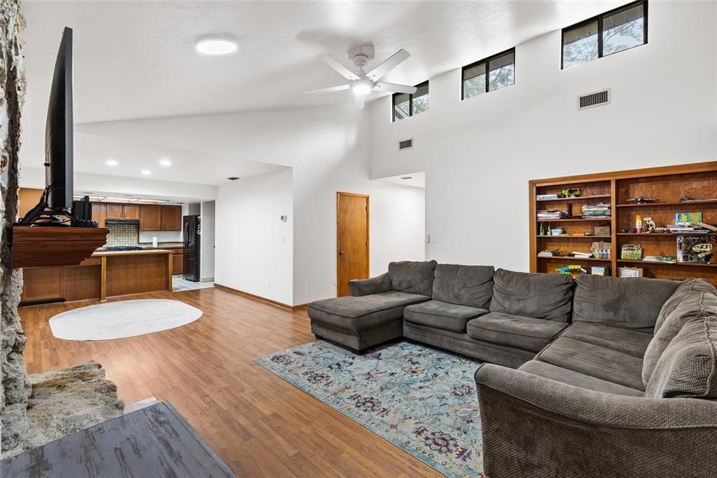 Active With Contract: $299,900 (3 beds, 2 baths, 1666 Square Feet)