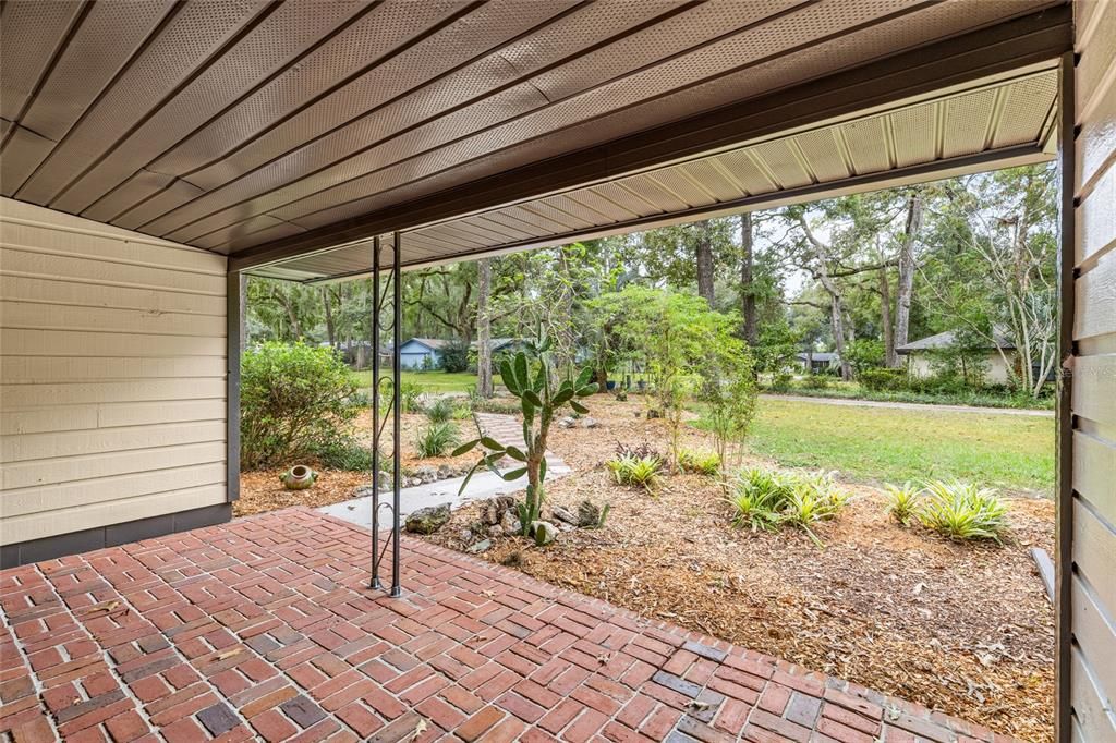 Active With Contract: $299,900 (3 beds, 2 baths, 1666 Square Feet)