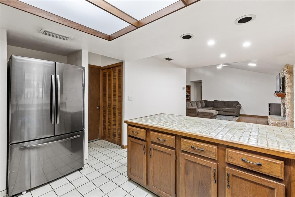 Active With Contract: $299,900 (3 beds, 2 baths, 1666 Square Feet)