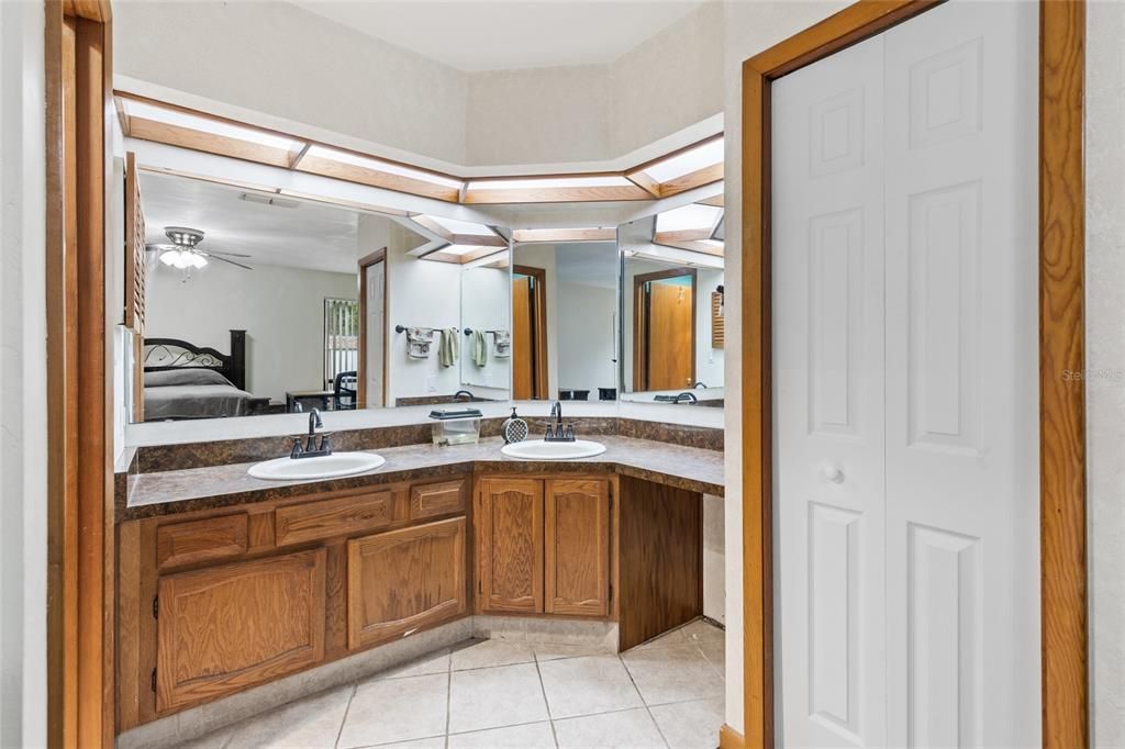 Active With Contract: $299,900 (3 beds, 2 baths, 1666 Square Feet)