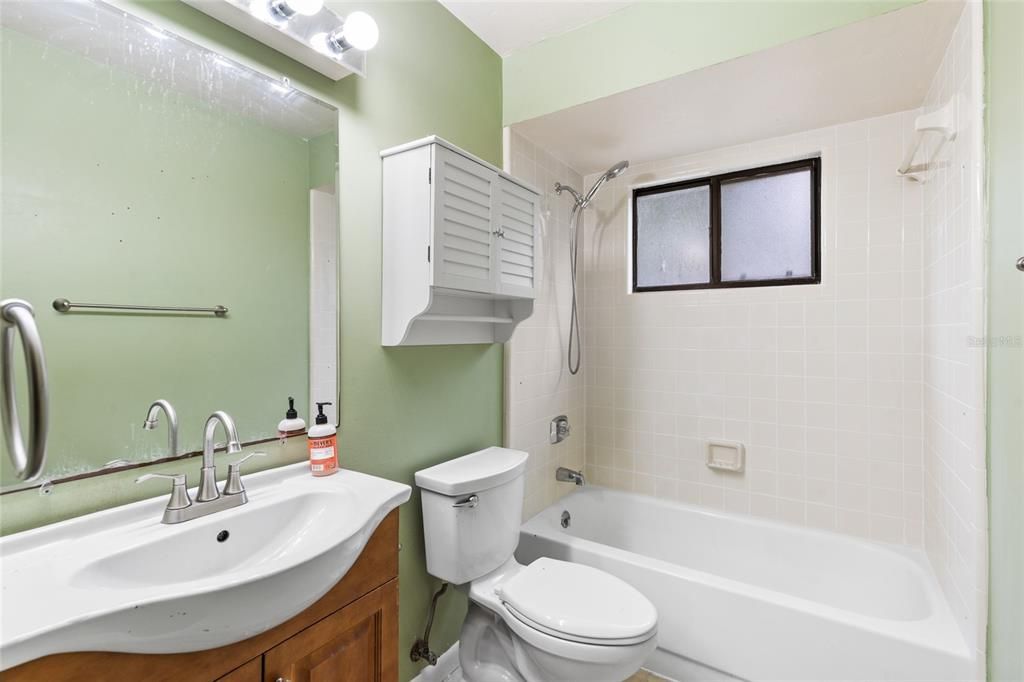 Active With Contract: $299,900 (3 beds, 2 baths, 1666 Square Feet)