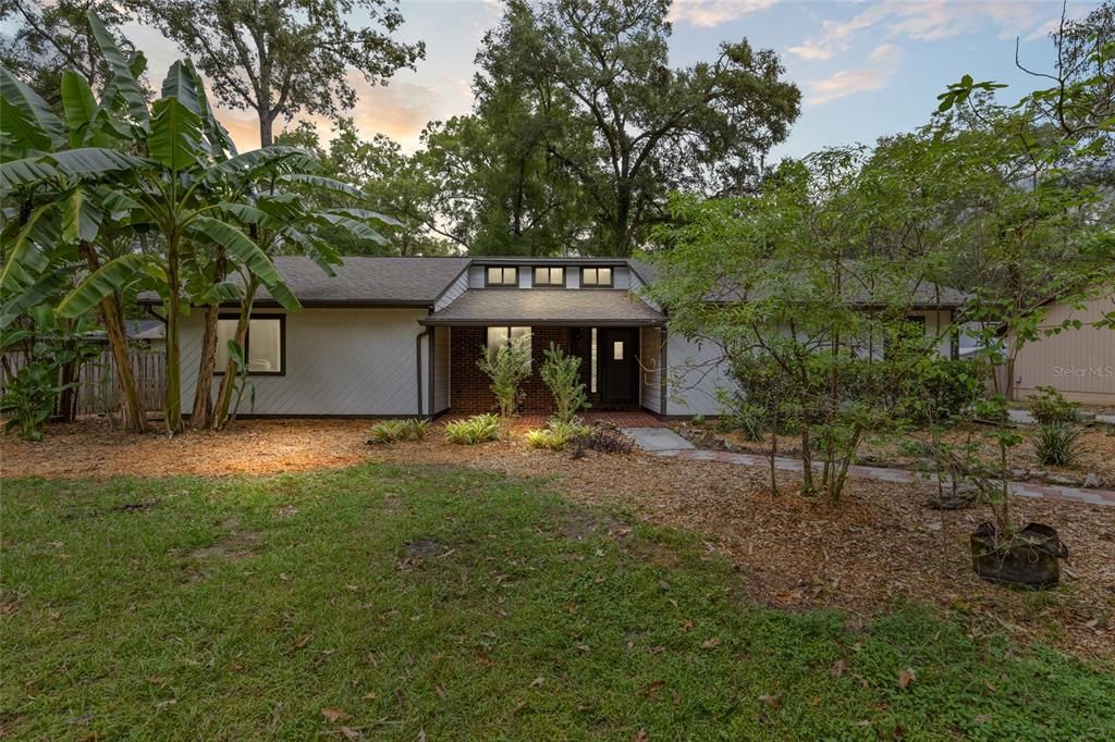 Active With Contract: $299,900 (3 beds, 2 baths, 1666 Square Feet)