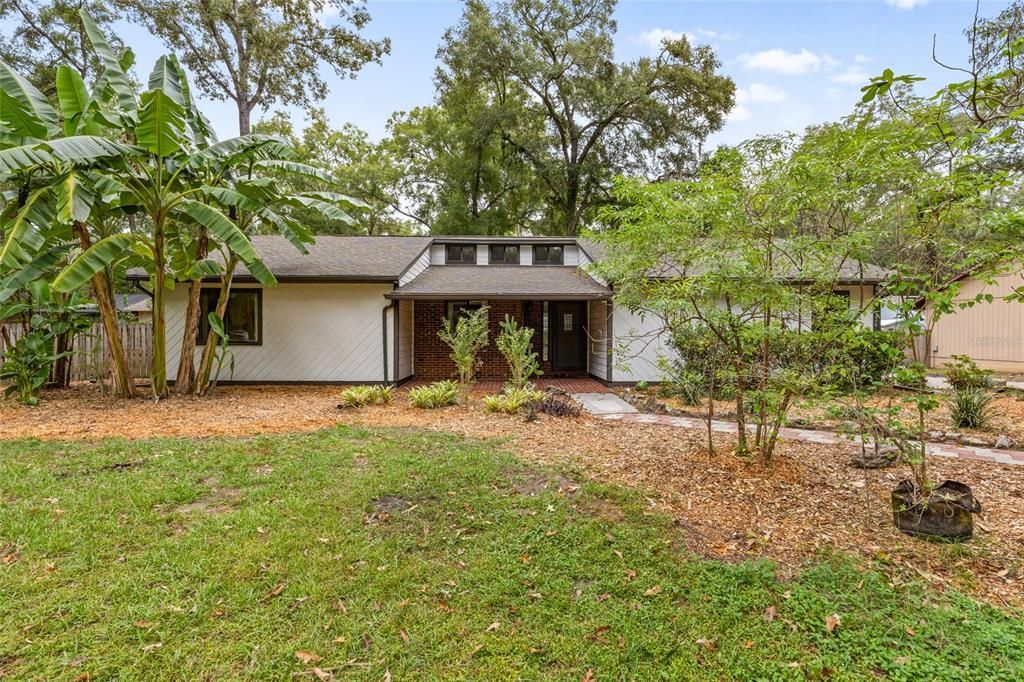 Active With Contract: $299,900 (3 beds, 2 baths, 1666 Square Feet)