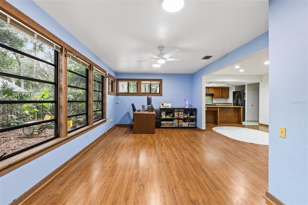 Active With Contract: $299,900 (3 beds, 2 baths, 1666 Square Feet)