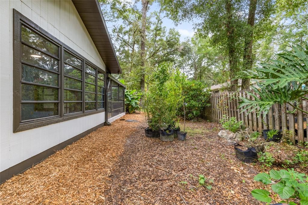 Active With Contract: $299,900 (3 beds, 2 baths, 1666 Square Feet)