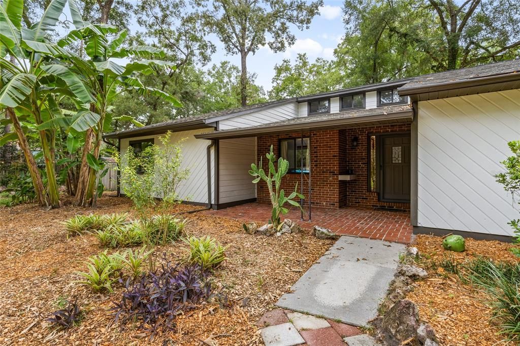 Active With Contract: $299,900 (3 beds, 2 baths, 1666 Square Feet)