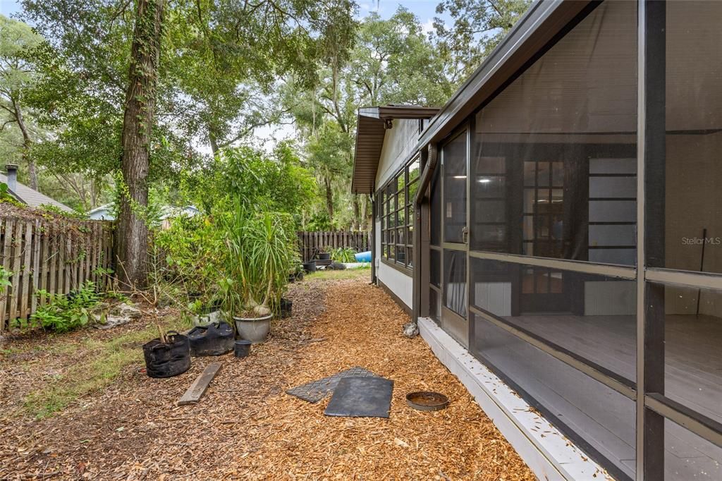 Active With Contract: $299,900 (3 beds, 2 baths, 1666 Square Feet)