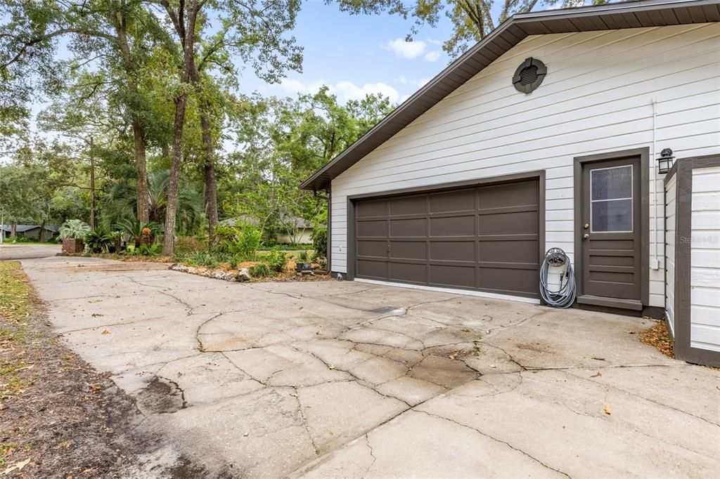 Active With Contract: $299,900 (3 beds, 2 baths, 1666 Square Feet)