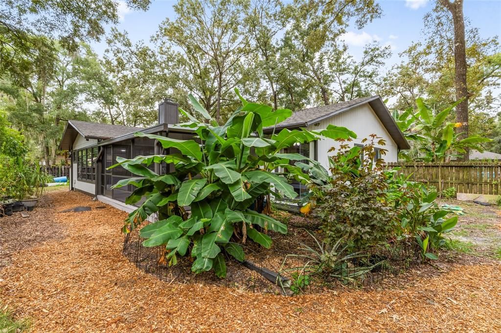 Active With Contract: $299,900 (3 beds, 2 baths, 1666 Square Feet)