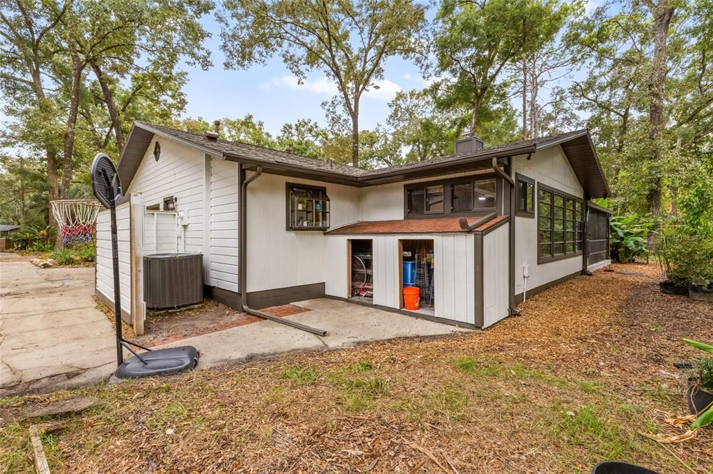 Active With Contract: $299,900 (3 beds, 2 baths, 1666 Square Feet)