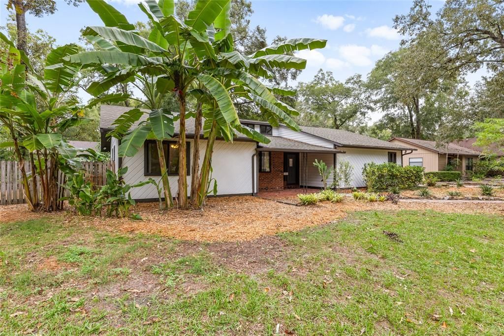 Active With Contract: $299,900 (3 beds, 2 baths, 1666 Square Feet)