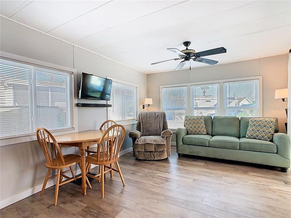 For Sale: $95,000 (1 beds, 1 baths, 408 Square Feet)