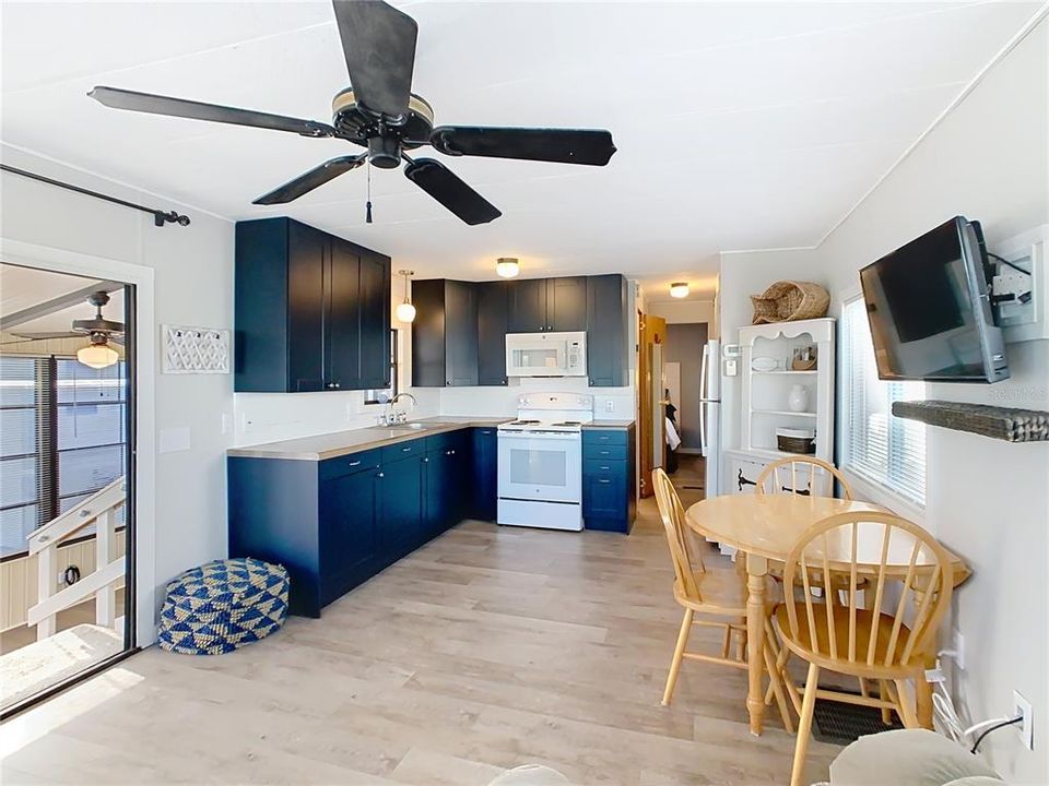 For Sale: $95,000 (1 beds, 1 baths, 408 Square Feet)