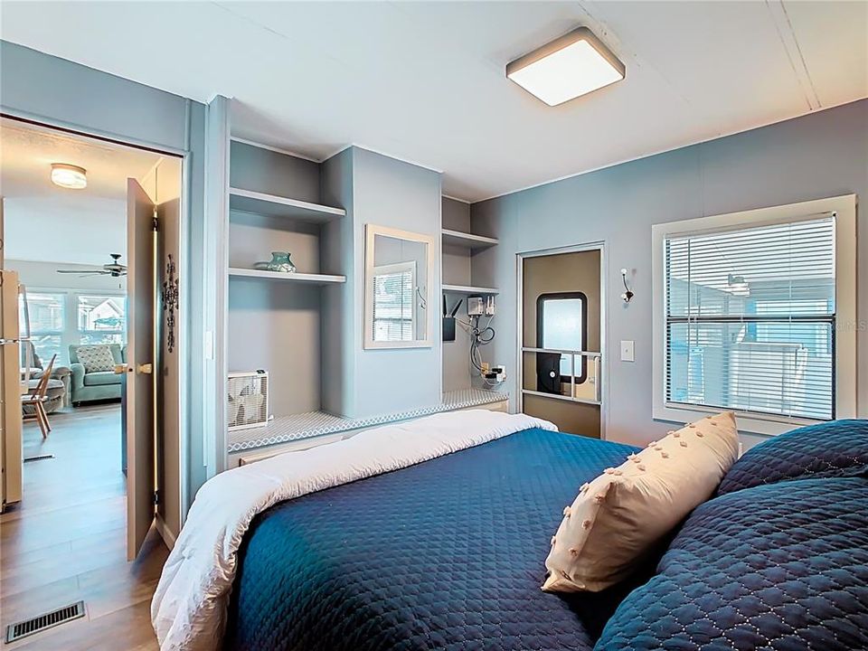 For Sale: $95,000 (1 beds, 1 baths, 408 Square Feet)