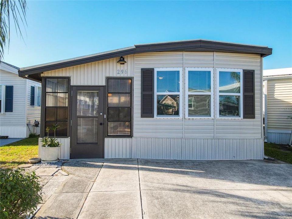 For Sale: $95,000 (1 beds, 1 baths, 408 Square Feet)