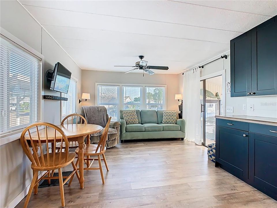 For Sale: $95,000 (1 beds, 1 baths, 408 Square Feet)