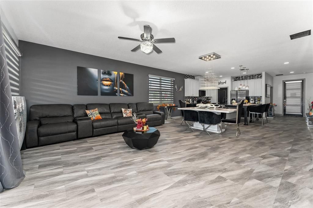 На продажу: $434,900 (4 спален, 2 ванн, 1901 Квадратных фут)