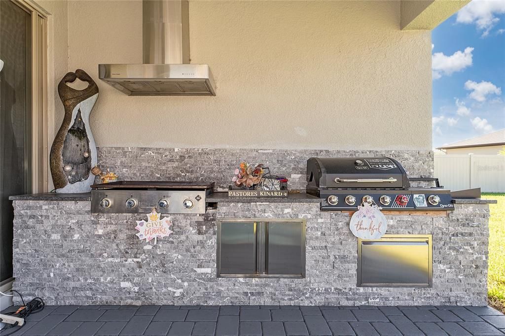 На продажу: $434,900 (4 спален, 2 ванн, 1901 Квадратных фут)