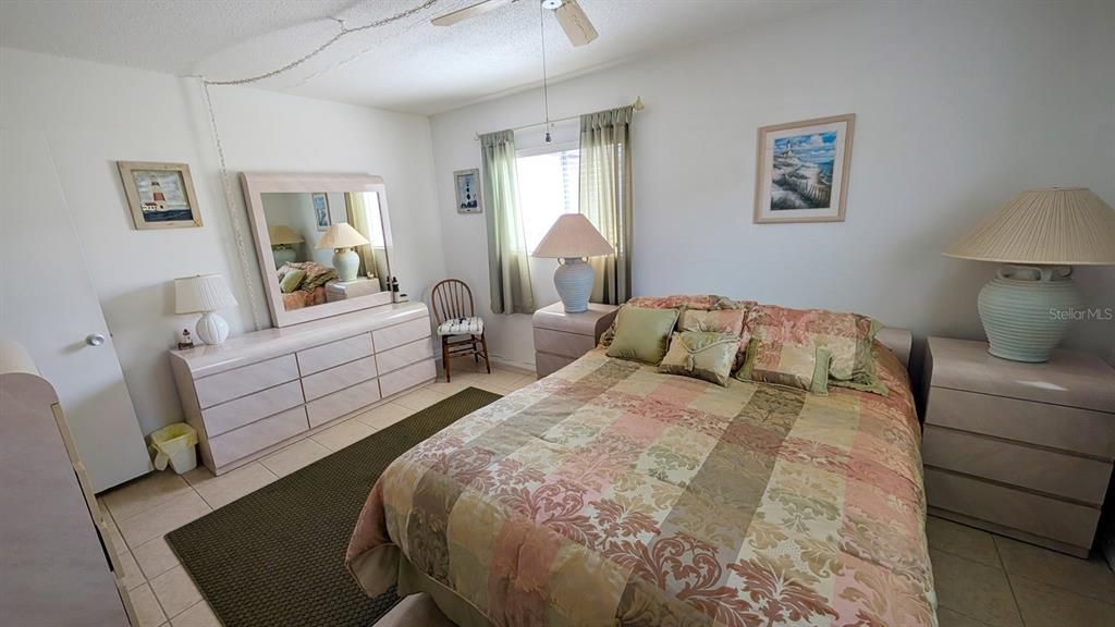 待售: $182,500 (2 贝兹, 1 浴室, 716 平方英尺)