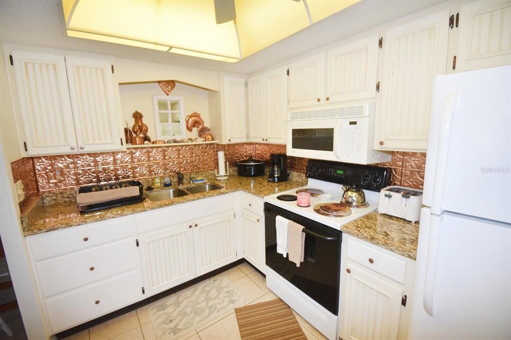 待售: $182,500 (2 贝兹, 1 浴室, 716 平方英尺)