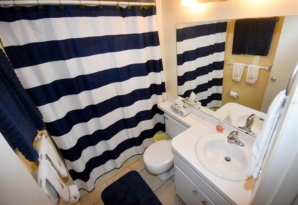 待售: $182,500 (2 贝兹, 1 浴室, 716 平方英尺)