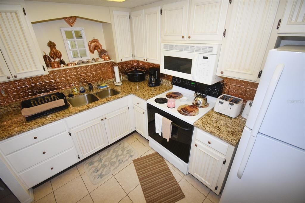 待售: $182,500 (2 贝兹, 1 浴室, 716 平方英尺)