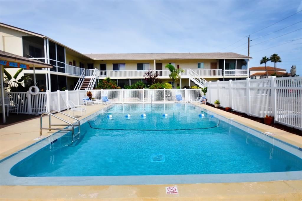 待售: $182,500 (2 贝兹, 1 浴室, 716 平方英尺)