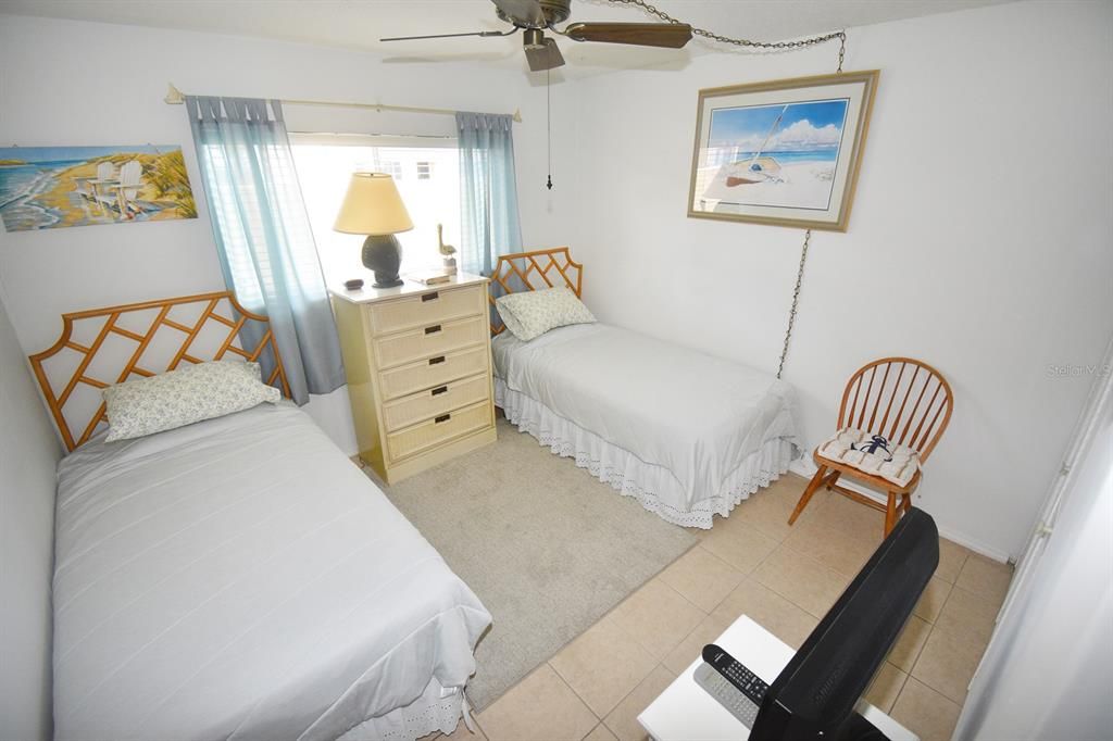 待售: $182,500 (2 贝兹, 1 浴室, 716 平方英尺)