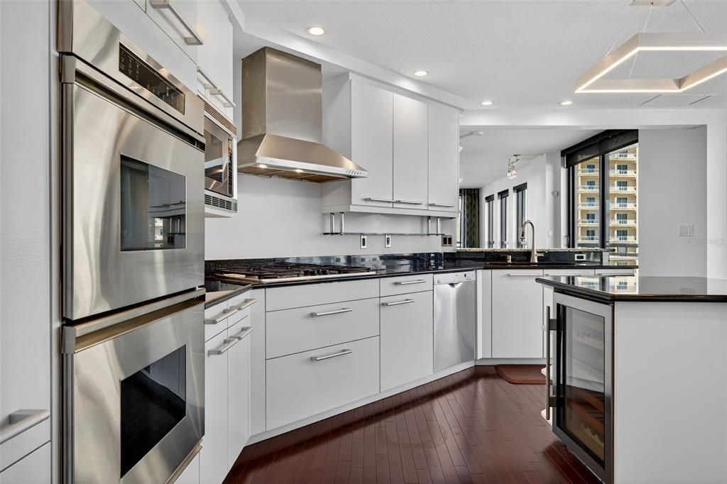 For Sale: $2,995,000 (3 beds, 3 baths, 3172 Square Feet)