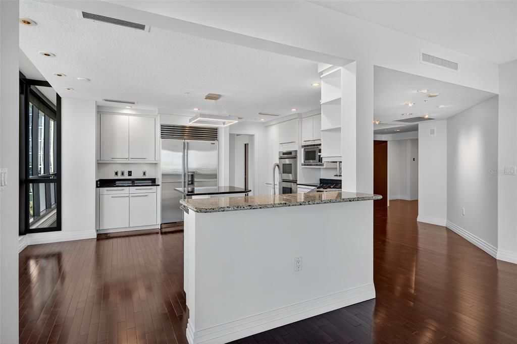 For Sale: $2,995,000 (3 beds, 3 baths, 3172 Square Feet)