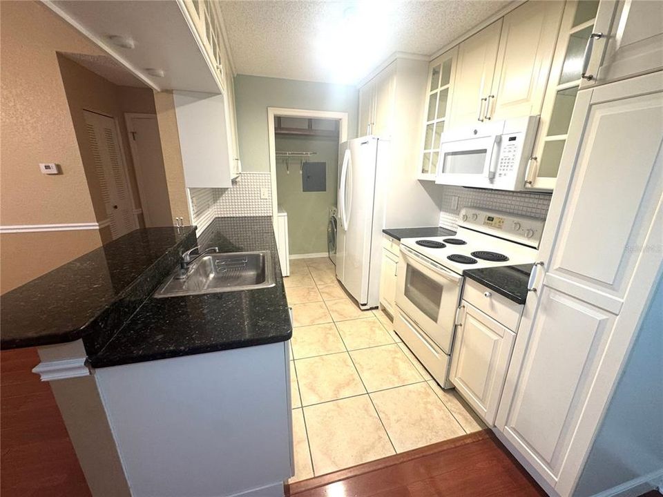 出租: $1,800 (2 贝兹, 2 浴室, 1015 平方英尺)