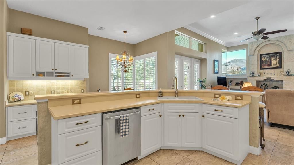 待售: $740,000 (4 贝兹, 4 浴室, 2961 平方英尺)