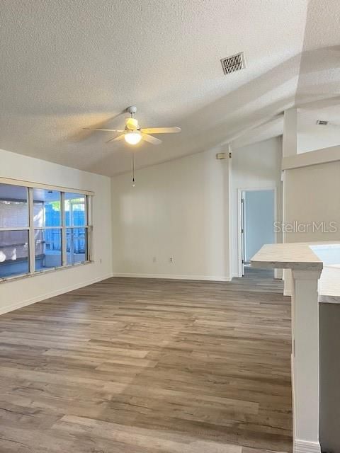 出租: $1,950 (3 贝兹, 2 浴室, 1587 平方英尺)