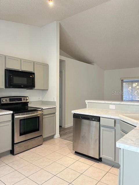 出租: $1,950 (3 贝兹, 2 浴室, 1587 平方英尺)