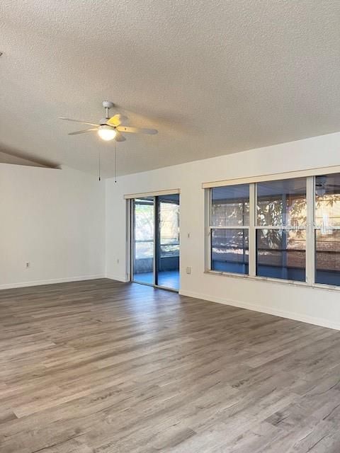 出租: $1,950 (3 贝兹, 2 浴室, 1587 平方英尺)