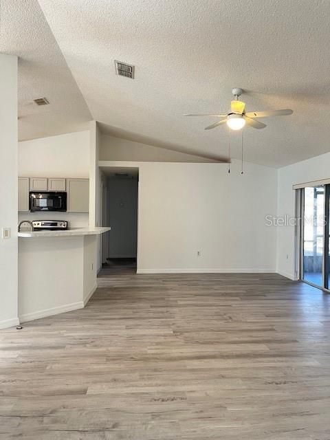 出租: $1,950 (3 贝兹, 2 浴室, 1587 平方英尺)