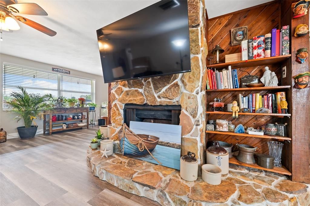 For Sale: $445,000 (3 beds, 2 baths, 1526 Square Feet)