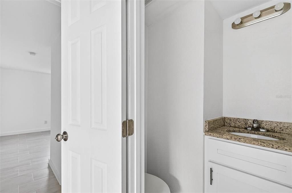 出租: $1,700 (2 贝兹, 1 浴室, 908 平方英尺)