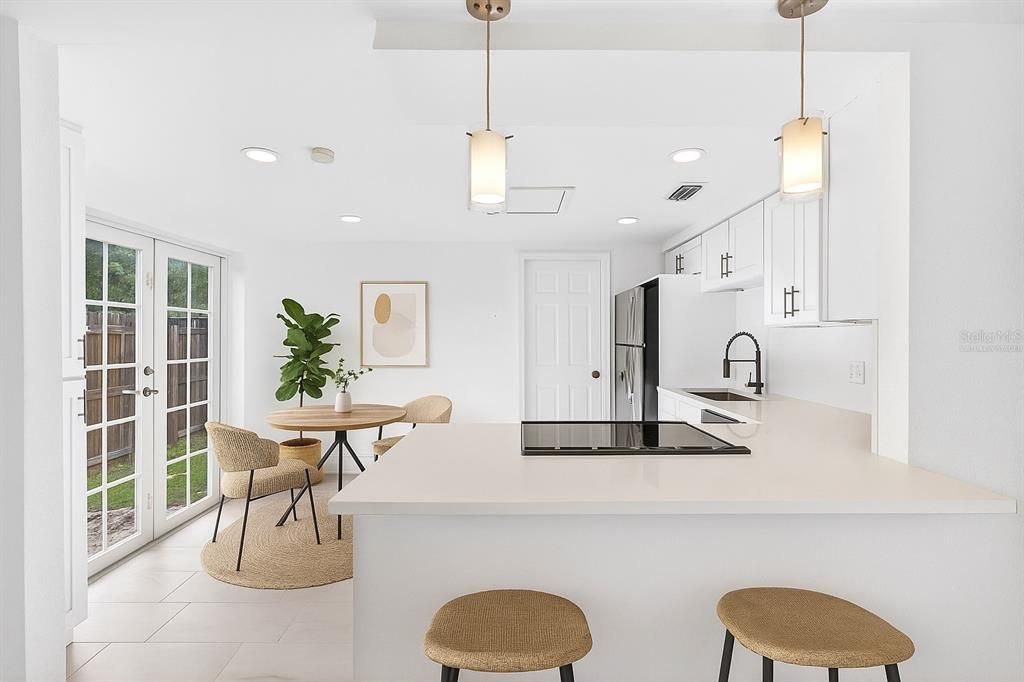 出租: $1,700 (2 贝兹, 1 浴室, 908 平方英尺)