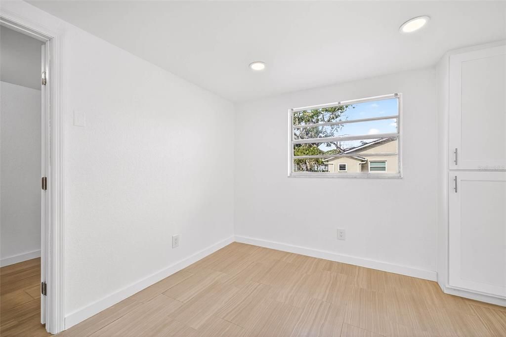 出租: $1,700 (2 贝兹, 1 浴室, 908 平方英尺)