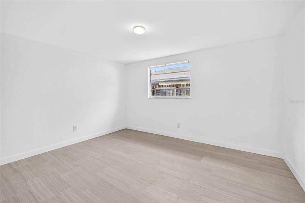 出租: $1,700 (2 贝兹, 1 浴室, 908 平方英尺)