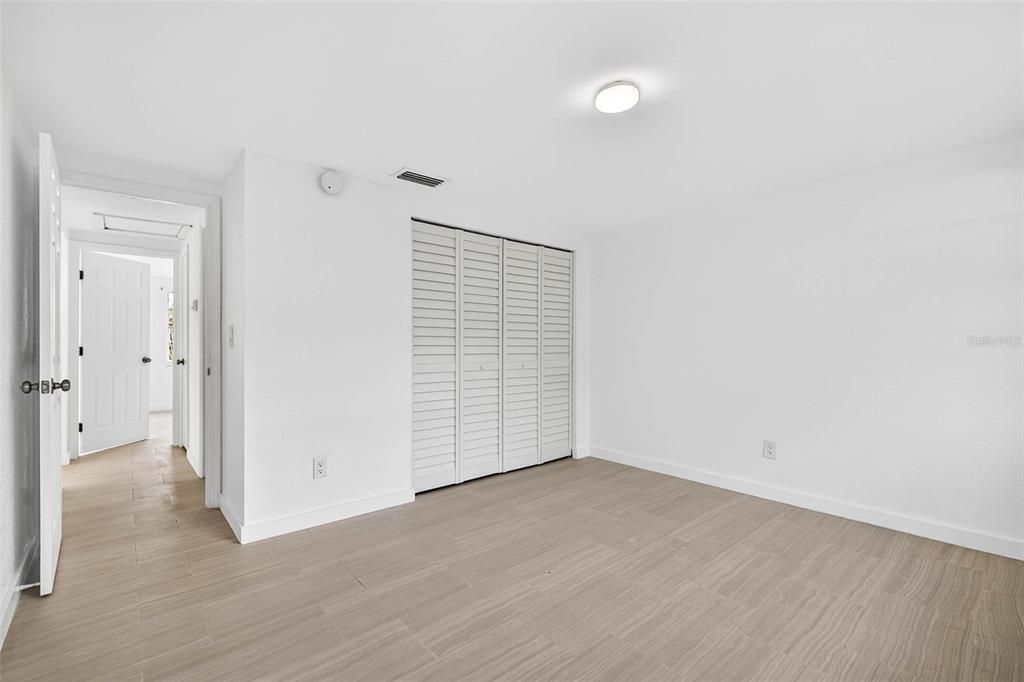 出租: $1,700 (2 贝兹, 1 浴室, 908 平方英尺)