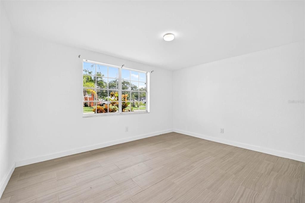 出租: $1,700 (2 贝兹, 1 浴室, 908 平方英尺)