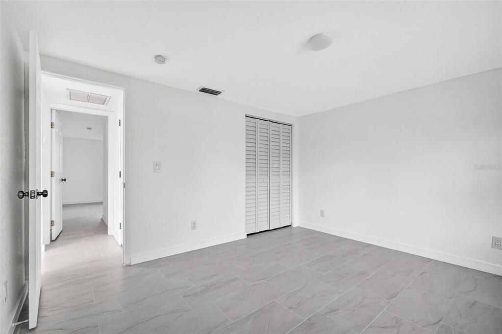 出租: $1,700 (2 贝兹, 1 浴室, 908 平方英尺)