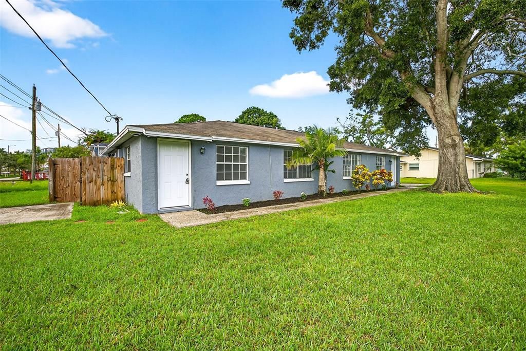 出租: $1,700 (2 贝兹, 1 浴室, 908 平方英尺)