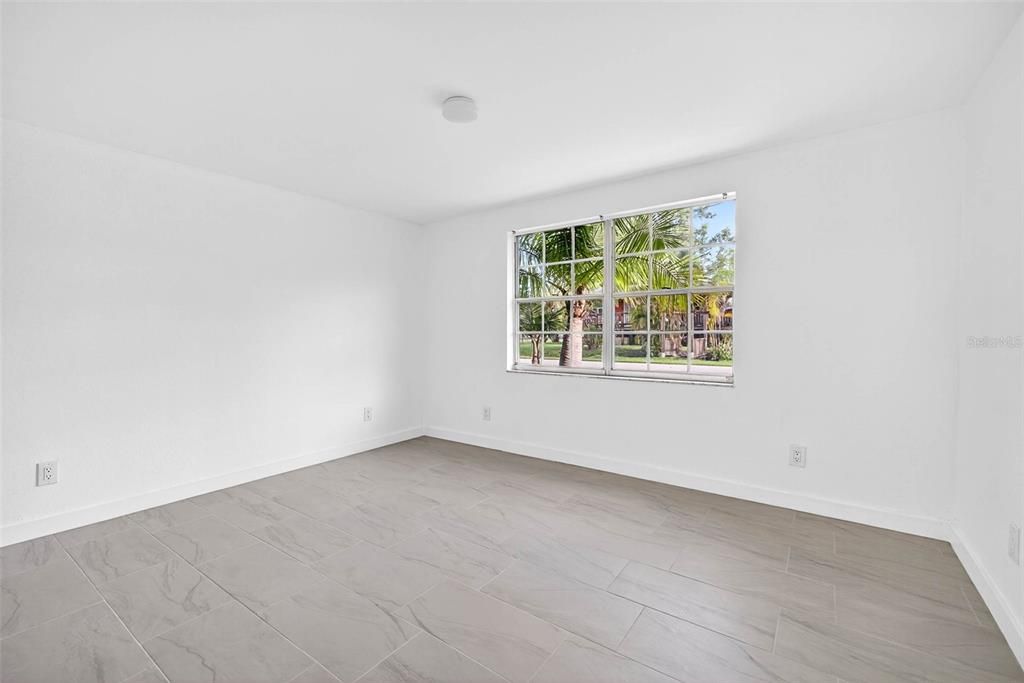 出租: $1,700 (2 贝兹, 1 浴室, 908 平方英尺)